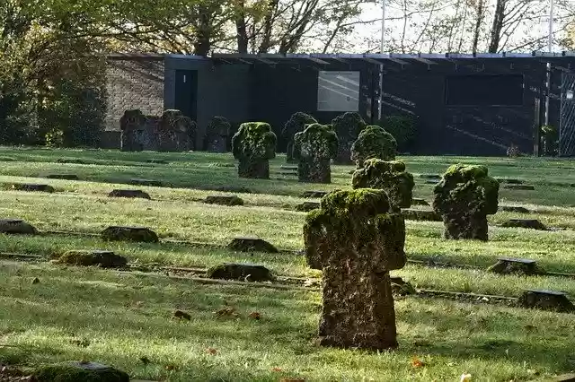 Descărcare gratuită Soldiers Cemetery Grave Memorial - fotografie sau imagini gratuite pentru a fi editate cu editorul de imagini online GIMP