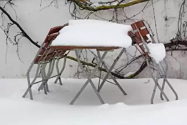 Безкоштовно завантажте Stammtisch Snowed In Beer Garden безкоштовний шаблон фотографій для редагування за допомогою онлайн-редактора зображень GIMP