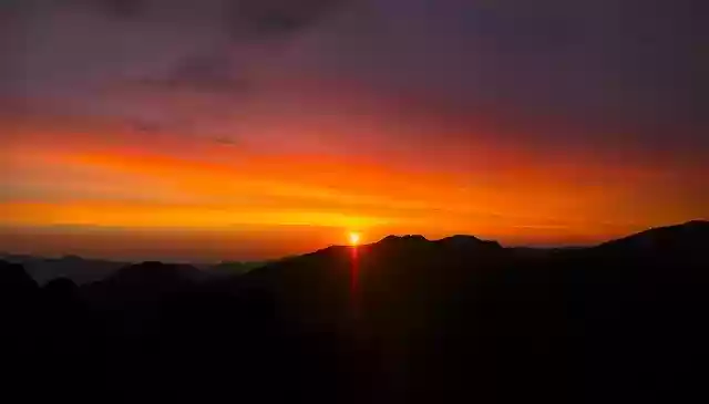 Téléchargement gratuit Sunset Mountains Rise - photo ou image gratuite à éditer avec l'éditeur d'images en ligne GIMP