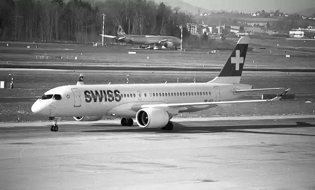 دانلود رایگان قالب عکس Swiss Switzerland Bomber برای ویرایش با ویرایشگر تصویر آنلاین GIMP