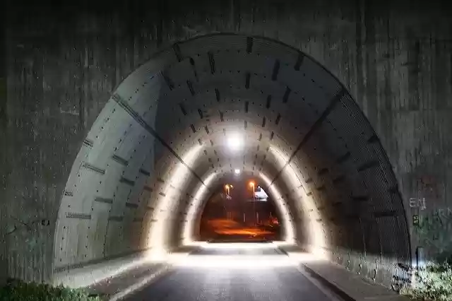 Bezpłatne pobieranie Tunnel Light - bezpłatne zdjęcie lub obraz do edycji za pomocą internetowego edytora obrazów GIMP