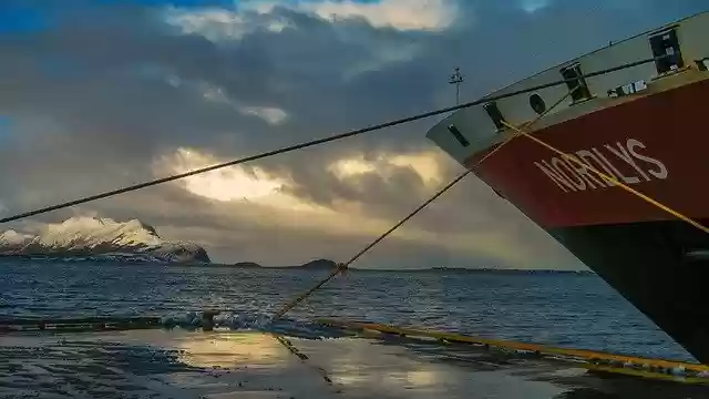 Unduh gratis templat foto Winter Piers Mirroring gratis untuk diedit dengan editor gambar online GIMP