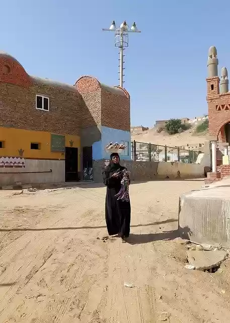 Free download Woman Nubijka Handlarka -  free photo or picture to be edited with GIMP online image editor