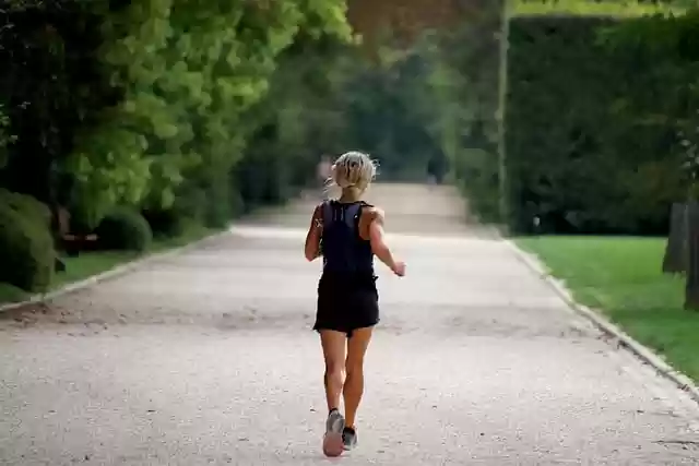 Free download woman running athletic calves free picture to be edited with GIMP free online image editor